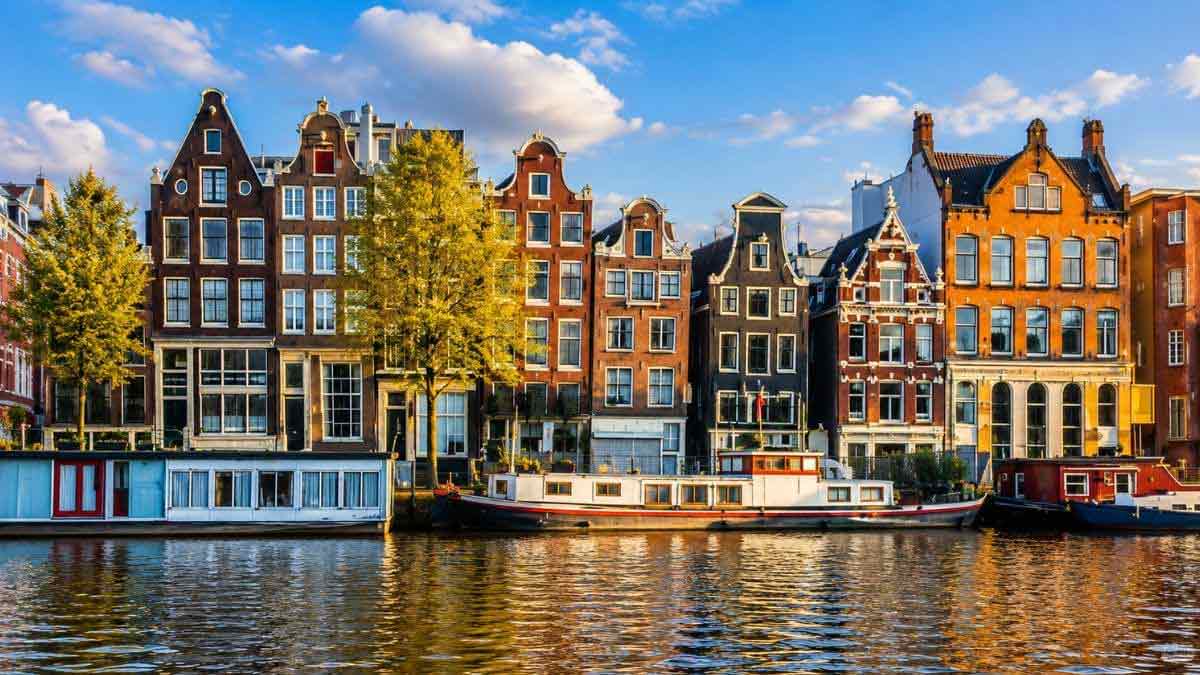 Ultimate Amsterdam Destination Guide: Top Attractions, Free Things & Transportation